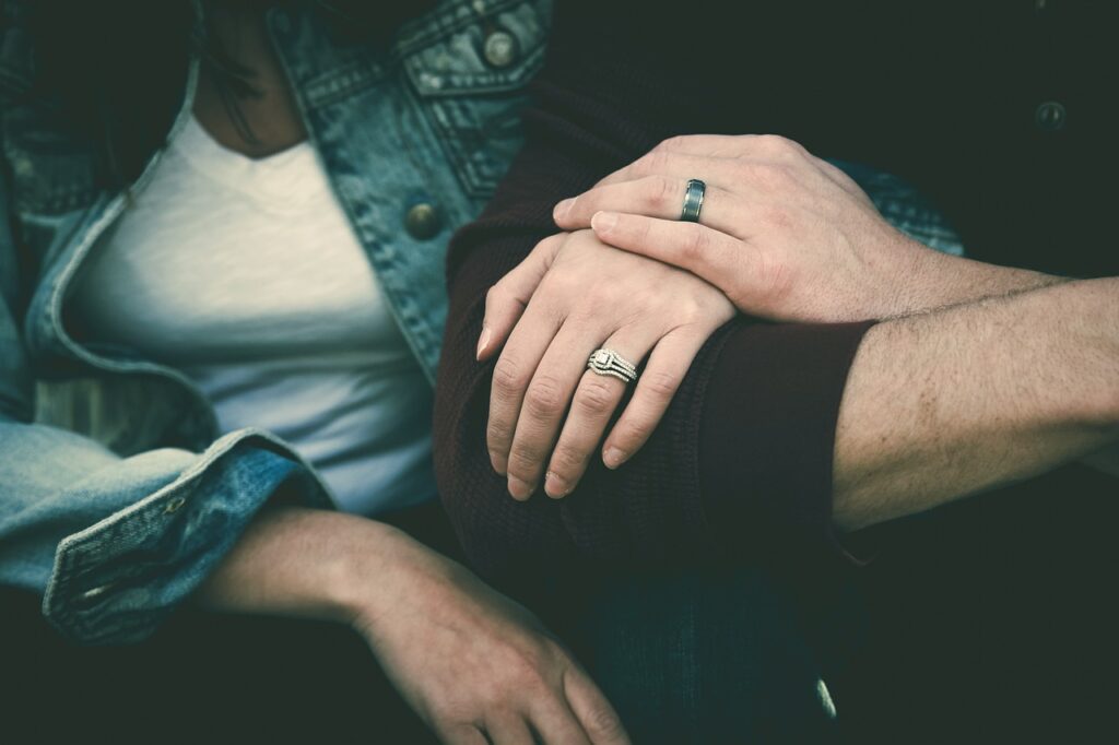 Si vous souhaitez vivre en couple, vous avez le choix entre concubinage, Pacs ou mariage. Vos droits et obligations diffèrent selon ce choix.